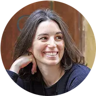 Portrait de Coline, fondatrice d’une agence digitale, partageant son expérience de coaching